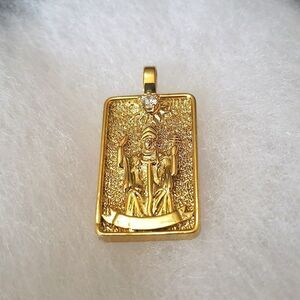 The Hierophant, Tarot card pendant
